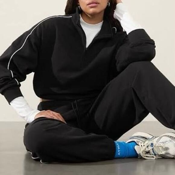 Athleta Tops - NWT Athleta Forever Fleece 1/2 Zip High Hip Crop Piping Sweatshirt Black Size XS